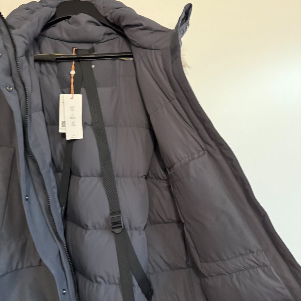 Quince Responsible Down Hooded Long Parka (Women / XL / Carbon Grey) - Picture 8 of 12